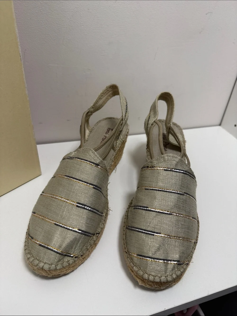 Espadrille Slingback Wedge in Light green with Metallic Stripes, elastic straps